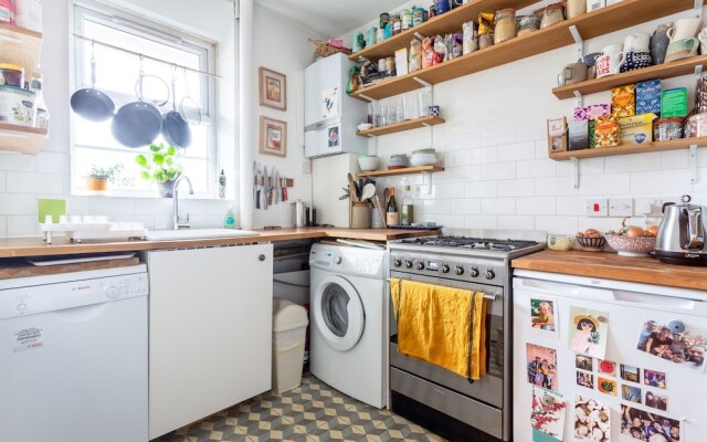 Stylish Arty Apartment in Hackney