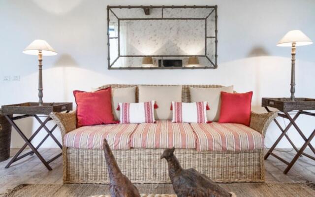 Luxury Villa Inside a big Estate Airco Heated Pool-villa Savino