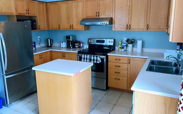 Entire 3 Bedroom Townhouse in Markham