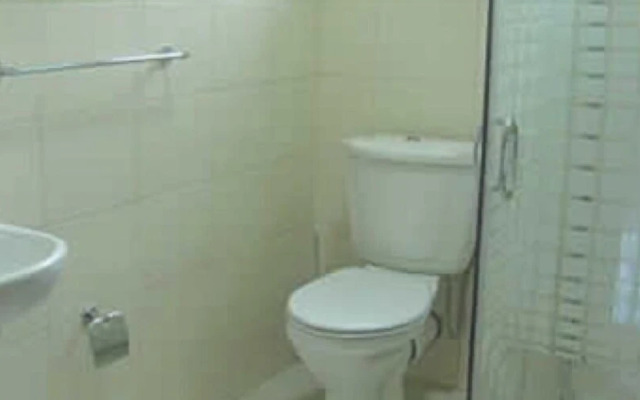 Ssese Islands Beach Hotel - Hostel