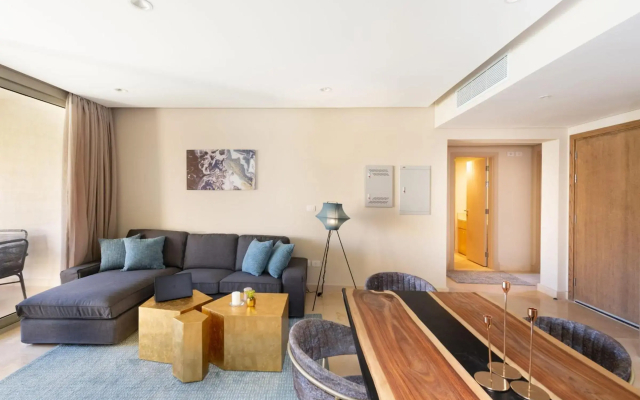 Elegant & Edgy 2 BR w Beach & Pool Mangroovy