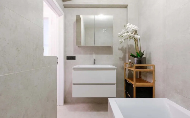 Modern 3-bedroom Apartment Family-friendly Touches