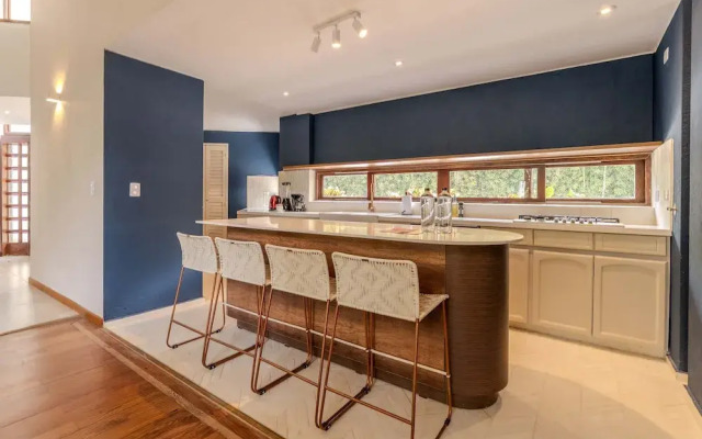 w Incredible 5BR House w Jacuzzi in El Poblado