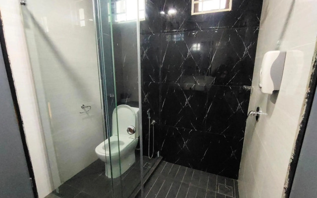 3-Plus Hotel