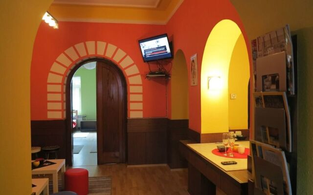 Traveler's Hostel & Apartments