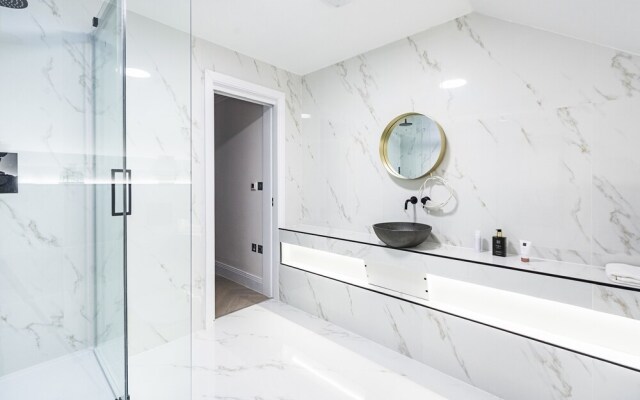 Billionaire Suites Kensington