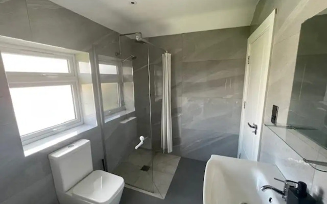 1bedhouse- London-sleeps 4- Close to Attractions