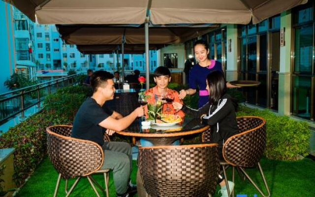 Hualong Hotel