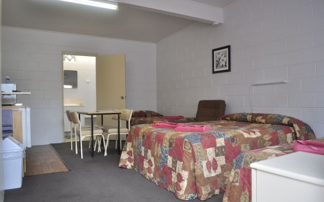 Wagon Wheel Motel – Guest Rooms – Coonabarabran