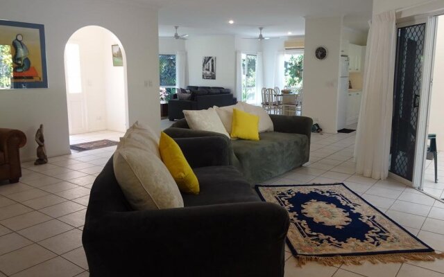 Palm Cove Holiday House