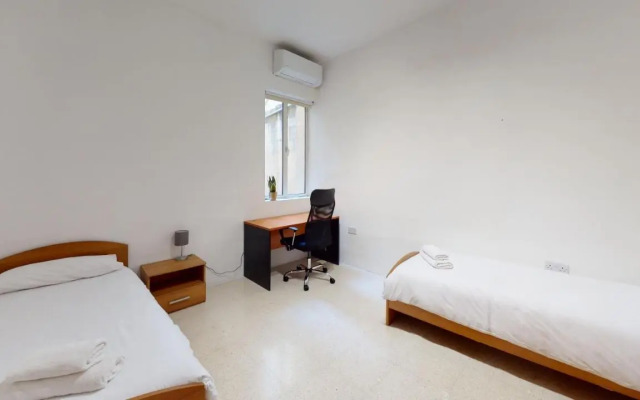 St Julians - Balluta Bay large 3 bedroom apartment