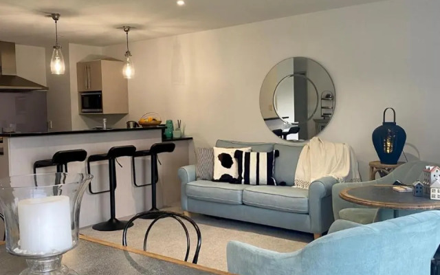Modern Beach Apartment with Pool & Location
