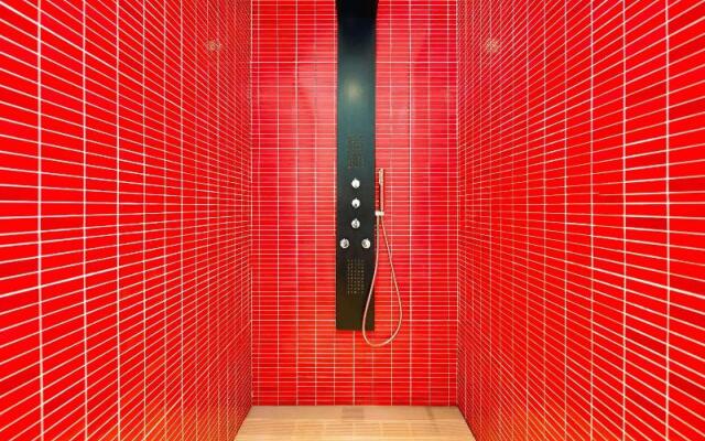 The Views Monumental