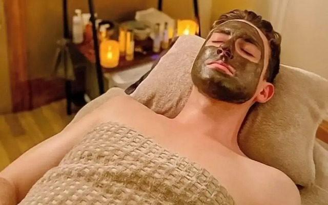 Pine Boutique Lodge With hot tub for Couples & dog