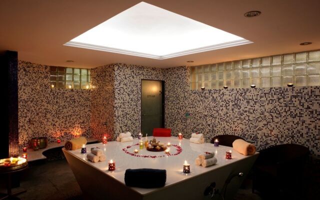 Manu Allaya Spa Resort
