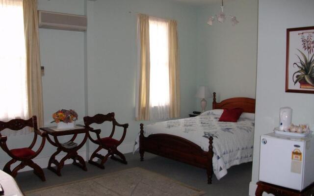 Stella's Dromana Hotel