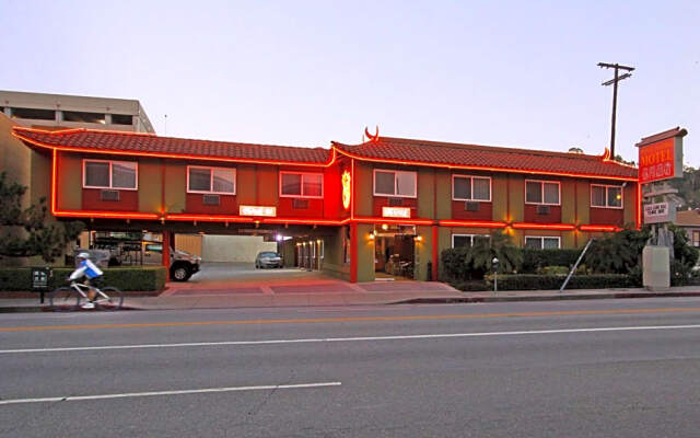 Royal Pagoda Motel