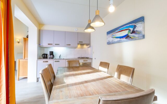 Restyled Holiday Home with Fireplace near Beach