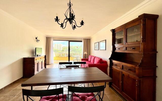 One bedroom, high floor, ocean views, pool