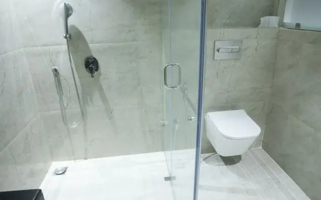 Lux 9 Suites And Studios