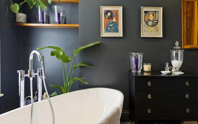 Artistic Apartment