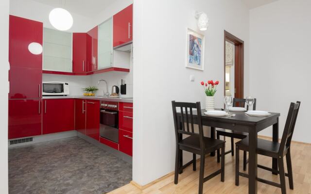 Cozy Apartment With Balcony by Renters