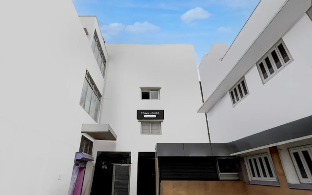 Super Townhouse Arcot Road
