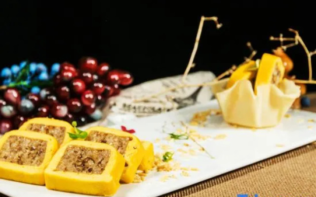 Huang He  International   Hotel