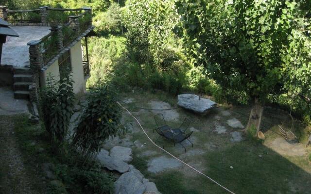 Himalayan Orchard Huts