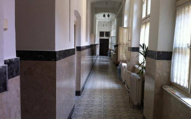 Season Hostel 2