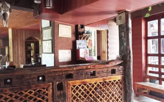 Luguhu Lakeside Apu Guest House