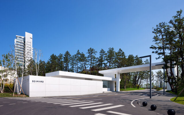 SEAMARQ Hotel