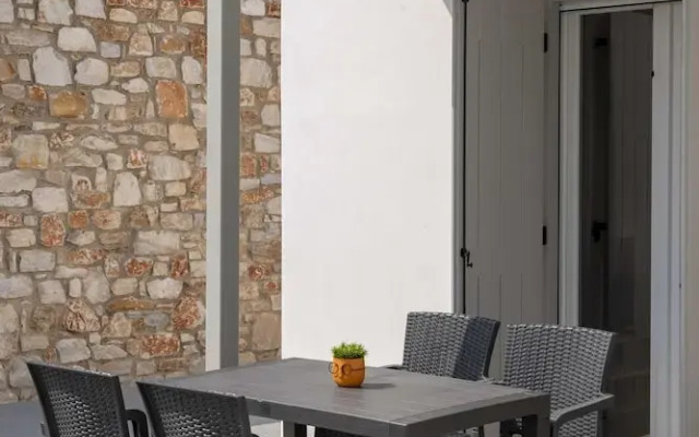 Parikia s Sunlight 2bedroom House