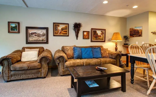 2BR Empire House Condo by RedAwning