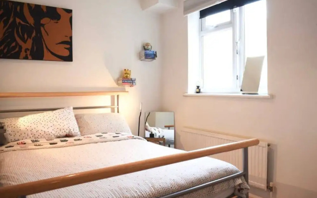 2 Bedrooms Apartment in Bethnal Green With City Views