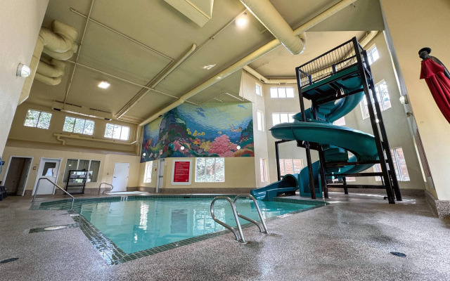 Super 8 by Wyndham Edmonton South