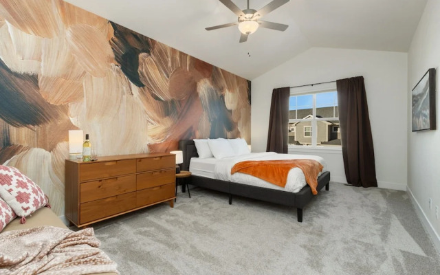 Noco Retreat - King Beds, Fireplace, Scenic Trails