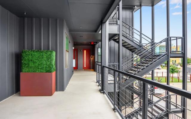 Creekside Modern Condo for 4