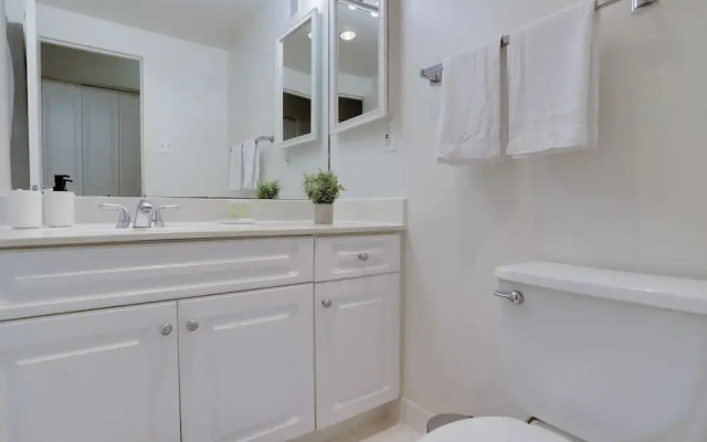 Stylish & Spacious 2BR in Crystal City