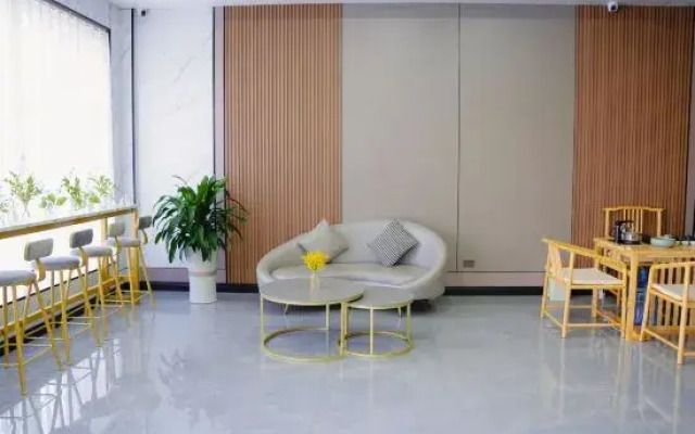 Orange Business Hotel