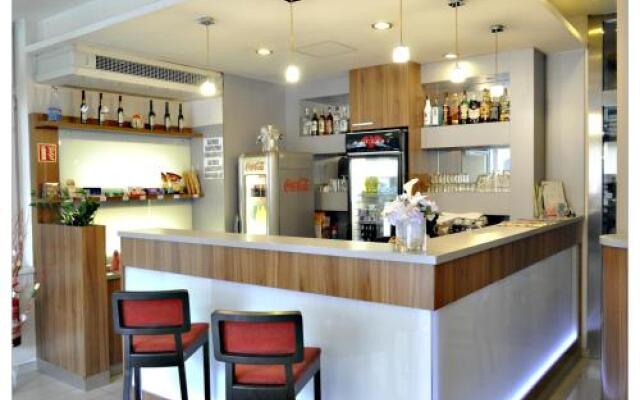 Hotel Monde