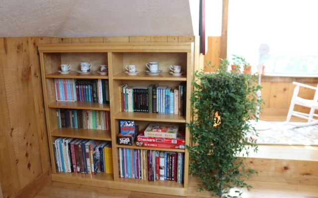 River Stone Inn & Gallery