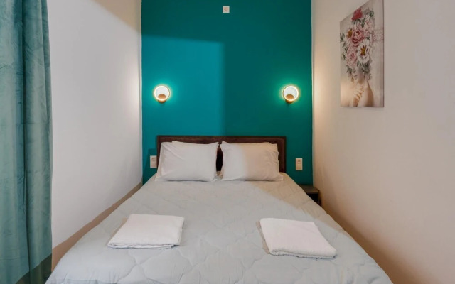 Central Art Maisonette by Estia