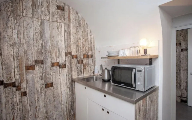 Higgihaus Apt1 36 37 Royal York Cres
