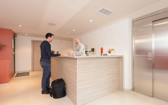 Hotel Les Portes De Paris