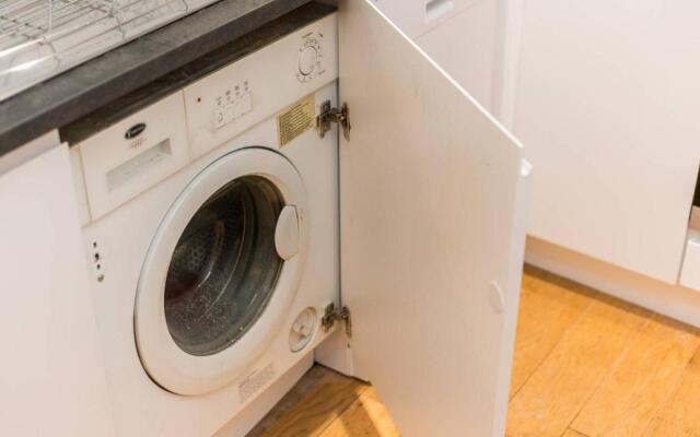 Beautiful Spacious Apartment In The City Centre