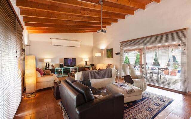 Villa With 4 Bedrooms in Llucmajor, With Wonderful sea View, Private P