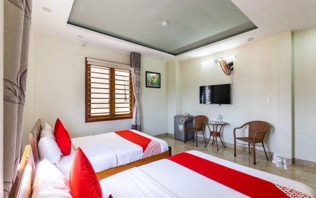 OYO 415 Nice House Hotel