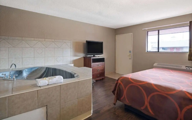 Super 8 by Wyndham Youngstown North