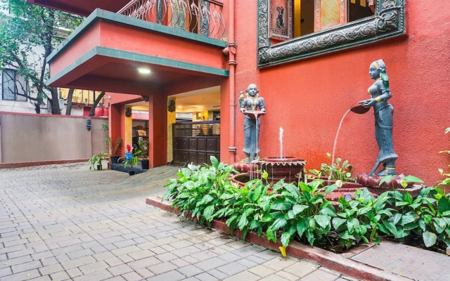 Premium Stays Near Fergusson College